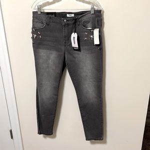 Kensie Women’s Studded Skinny Crop Jeans / Eastwood Clean (Gray) / NWT / Size 12
